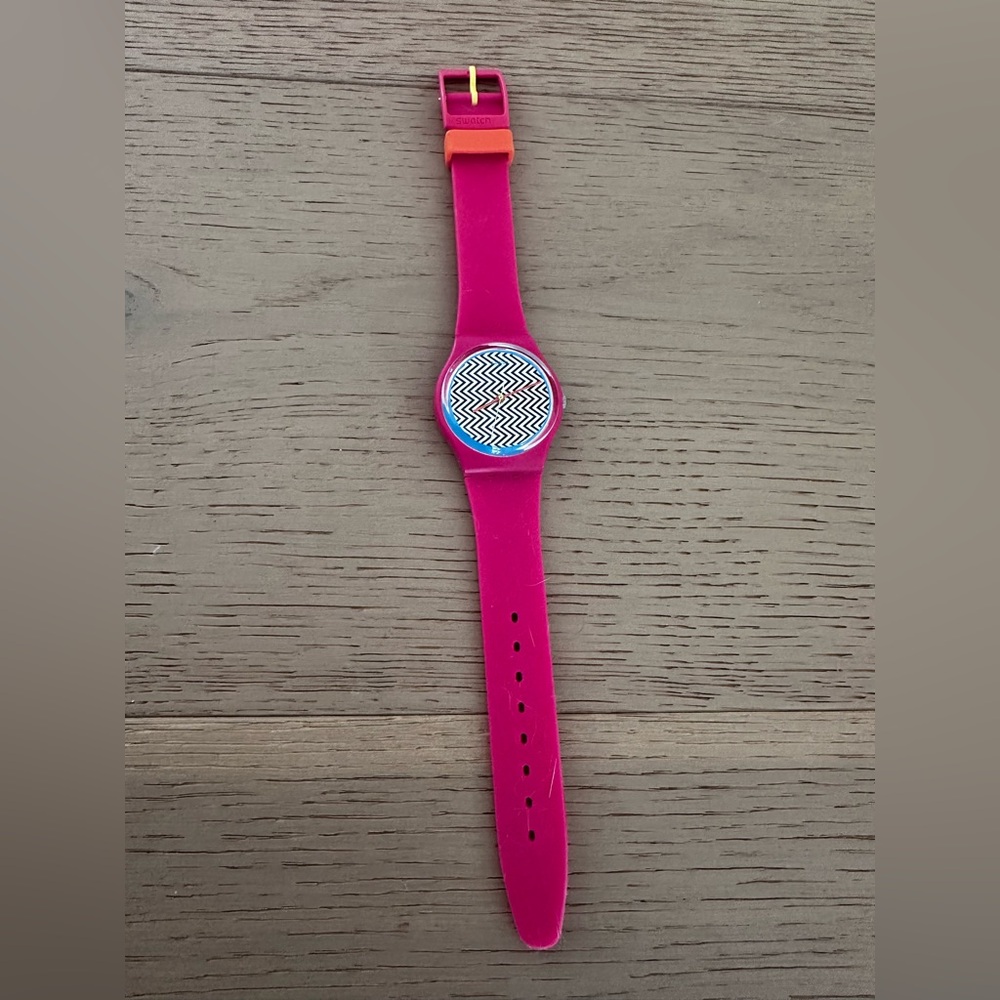 Swatch/Watch
Pink Zigzag Pattern Watch